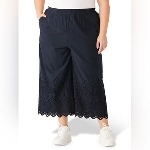 Dex
Plus Eyelet Lace Cropped Pull-On Pants in navy size XL